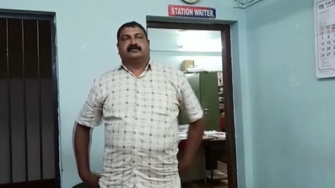 916 ഹാൾമാര്ക്ക് അടയാളപ്പെടുത്തിയ മുക്കുപണ്ടം, തിരിച്ചറിയാൻ പ്രയാസം, തട്ടിച്ചത് ഏഴര ലക്ഷത്തിലധികം രൂപ 916 ഹാൾമാര്ക്ക് അടയാളപ്പെടുത്തിയ മുക്കുപണ്ടം, തിരിച്ചറിയാൻ പ്രയാസം, തട്ടിച്ചത് ഏഴര ലക്ഷത്തിലധികം രൂപ