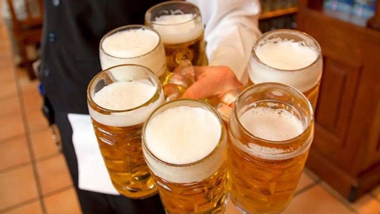 சென்னை டூ புதுச்சேரி 'பீர் பஸ்' சுற்றுலா! கோடையைக் கொண்டாட புது ரூட்! சென்னை டூ புதுச்சேரி 'பீர் பஸ்' சுற்றுலா! கோடையைக் கொண்டாட புது ரூட்!