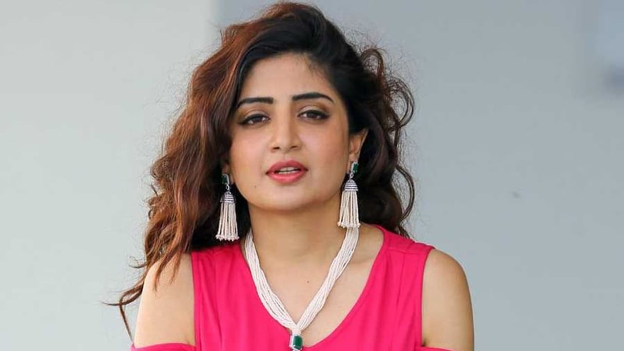 పవన్ కళ్యాణ్ అల్లు అర్జున్ వివాదం... సంచలనంగా పూనమ్ కౌర్ పోస్ట్! పవన్ కళ్యాణ్ అల్లు అర్జున్ వివాదం... సంచలనంగా పూనమ్ కౌర్ పోస్ట్!