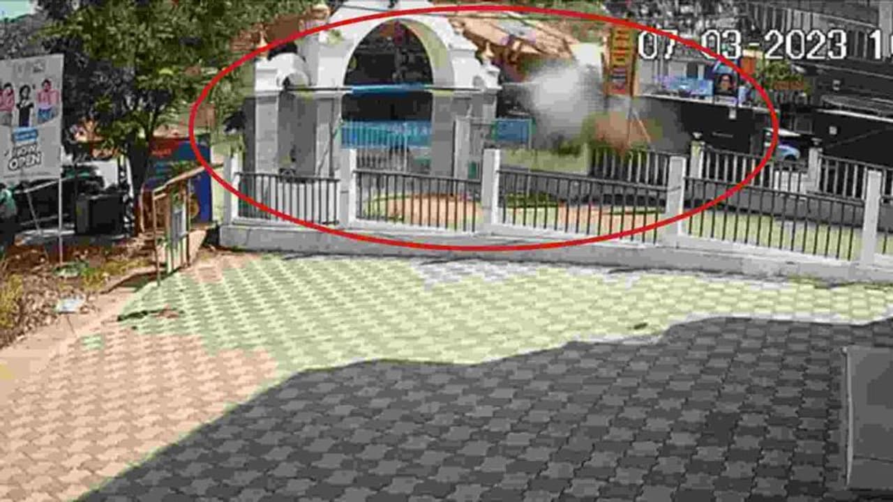 ഡ്രൈവർക്ക് അപസ്മാരം, ഏറ്റുമാനൂരിൽ ബസിന്റെ നിയന്ത്രണം വിട്ടു; കടയിലേക്ക് ഇടിച്ചുകയറി അപകടം