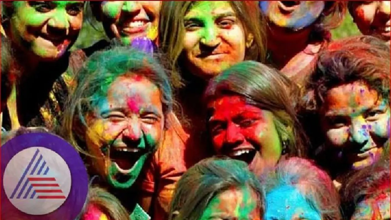 Holi 2023: ಹೋಳಿ ಹಬ್ಬಕ್ಕೆ ಹುಬ್ಬಳ್ಳಿಯಲ್ಲಿ ರಂಗಿನ ತಯಾರಿ: ಹರ್ಬಲ್ ಬಣ್ಣಕ್ಕೆ ಭಾರೀ ಬೇಡಿಕೆ Holi 2023: ಹೋಳಿ ಹಬ್ಬಕ್ಕೆ ಹುಬ್ಬಳ್ಳಿಯಲ್ಲಿ ರಂಗಿನ ತಯಾರಿ: ಹರ್ಬಲ್ ಬಣ್ಣಕ್ಕೆ ಭಾರೀ ಬೇಡಿಕೆ