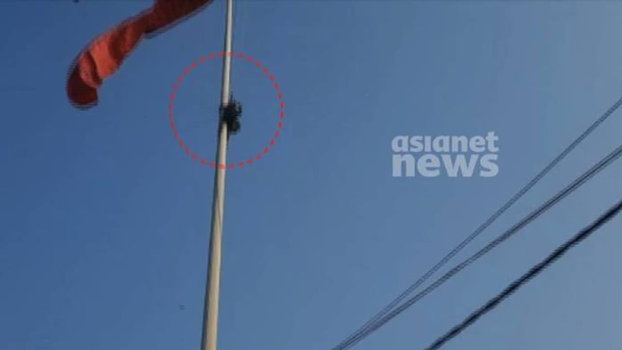 పారాగ్లైడింగ్ ప్రమాదం.. విద్యుత్ స్తంభానికి చిక్కుకున్న పారాచూట్.. రెండు గంటల పాటు నరకయాతన.. పారాగ్లైడింగ్ ప్రమాదం.. విద్యుత్ స్తంభానికి చిక్కుకున్న పారాచూట్.. రెండు గంటల పాటు నరకయాతన..