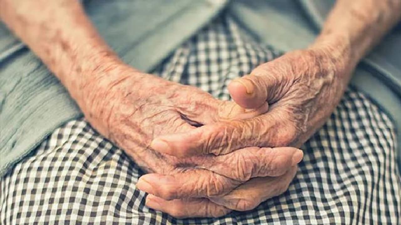 30 വർഷക്കാലം മുമ്പ് സ്ത്രീയെ കാണാതായി, മരിച്ചുവെന്ന് എല്ലാവരും വിധിയെഴുതി, എന്നാൽ തിരികെ വന്നത് ഇങ്ങനെ 30 വർഷക്കാലം മുമ്പ് സ്ത്രീയെ കാണാതായി, മരിച്ചുവെന്ന് എല്ലാവരും വിധിയെഴുതി, എന്നാൽ തിരികെ വന്നത് ഇങ്ങനെ