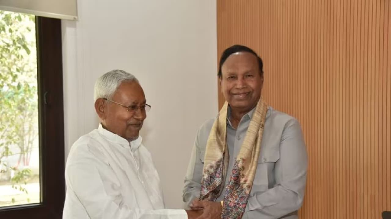 பீகார் முதல்வரை சந்தித்த டி.ஆர் பாலு… வடமாநில தொழிலாளர்கள் பற்றிய வதந்தி குறித்து விளக்கம்!! பீகார் முதல்வரை சந்தித்த டி.ஆர் பாலு… வடமாநில தொழிலாளர்கள் பற்றிய வதந்தி குறித்து விளக்கம்!!