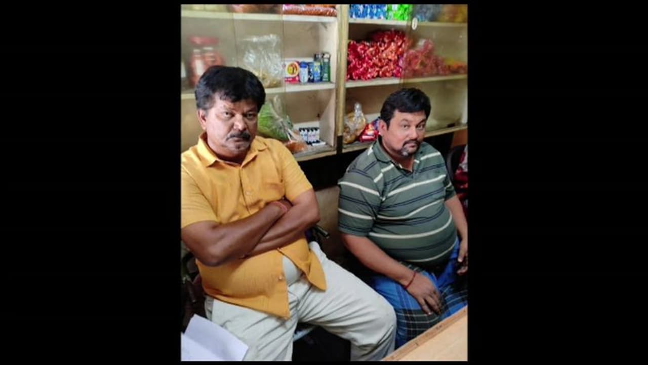 கரூரில் ரூ.20 ஆயிரம் லஞ்சம் கேட்ட மாநகராட்சி அதிகாரியை பொறி வைத்து பிடித்த அதிகாரிகள் கரூரில் ரூ.20 ஆயிரம் லஞ்சம் கேட்ட மாநகராட்சி அதிகாரியை பொறி வைத்து பிடித்த அதிகாரிகள்