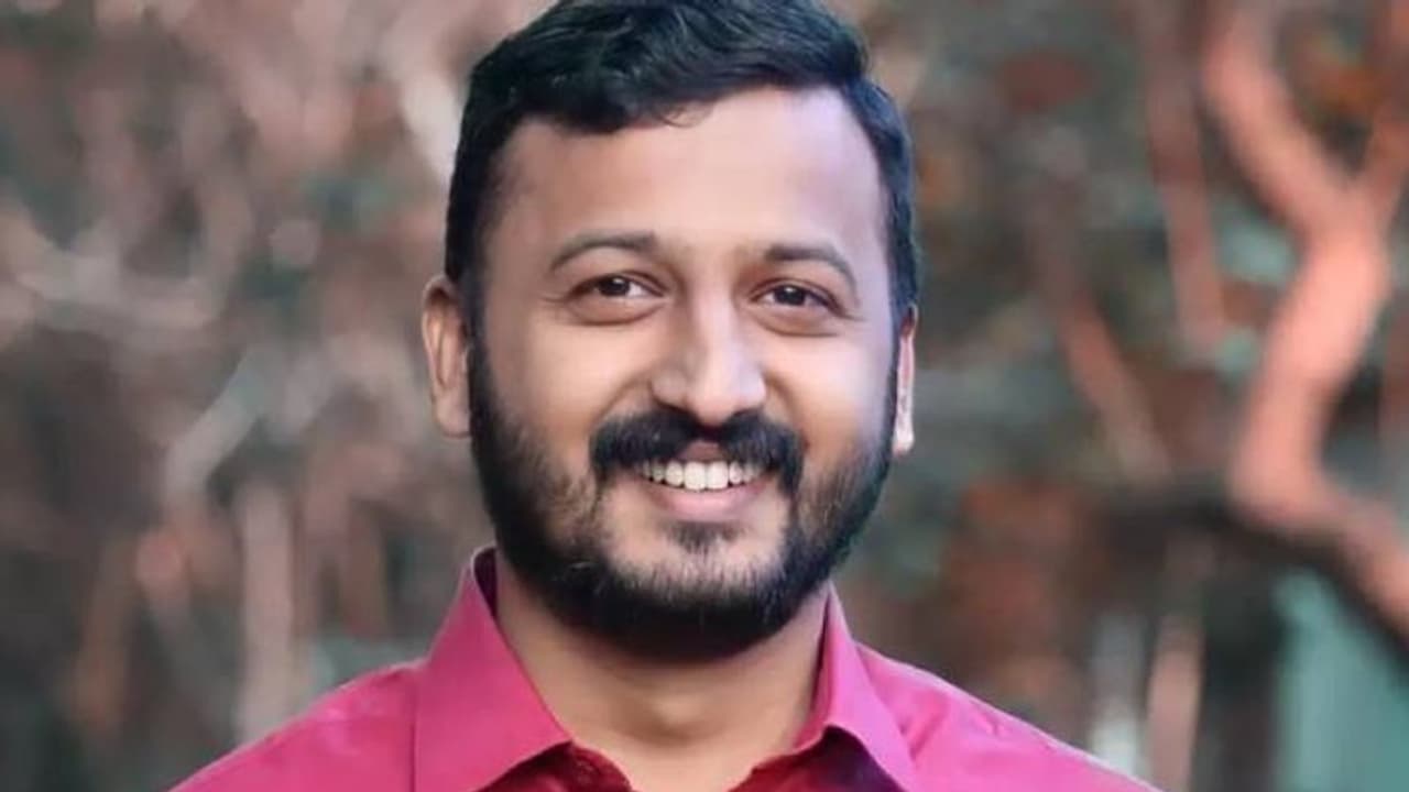 രാഹുൽ മാങ്കൂട്ടത്തിലിന്റെ വാഹനത്തിനു നേരെ ടോൾ ജീവനക്കാരുടെ അതിക്രമം, പാലിയേക്കരയിൽ യൂത്ത് കോൺഗ്രസ് പ്രതിഷേധം