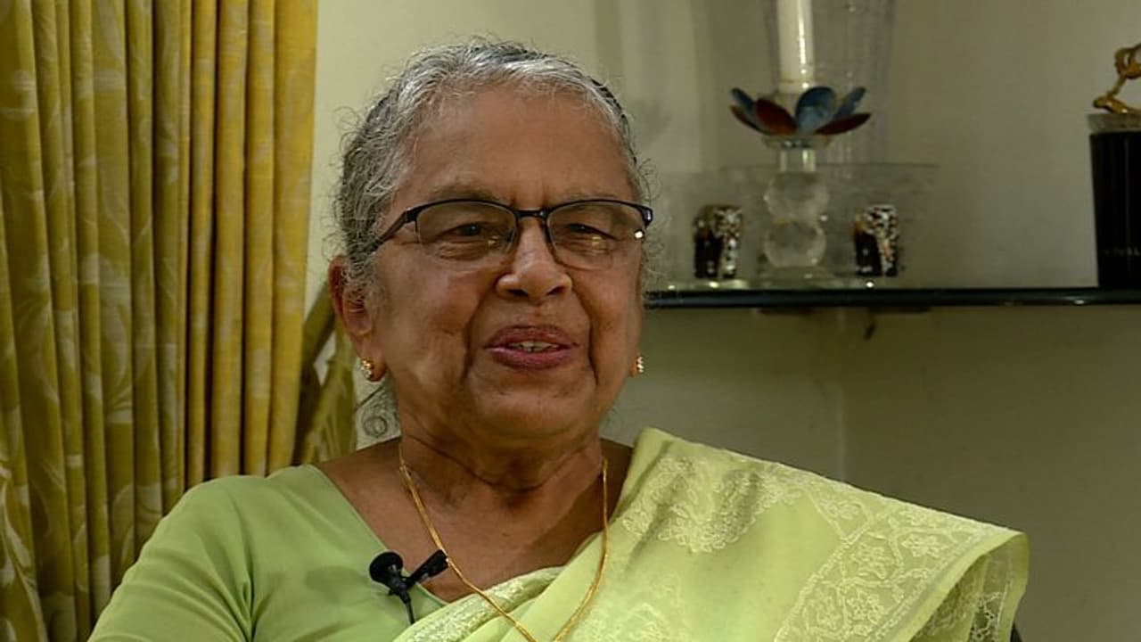 പഠനം നിർത്തി വിവാഹം, പിന്നാലെ തുടർ മരണങ്ങൾ; നഷ്ടങ്ങളിൽ പതറാതെ പഠിച്ച് ഡോക്ടറായി: ലെനി മാർക്കോസിന്റെ ജീവിതം പഠനം നിർത്തി വിവാഹം, പിന്നാലെ തുടർ മരണങ്ങൾ; നഷ്ടങ്ങളിൽ പതറാതെ പഠിച്ച് ഡോക്ടറായി: ലെനി മാർക്കോസിന്റെ ജീവിതം