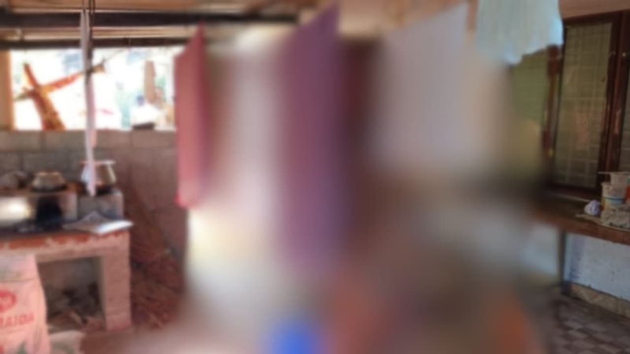 ആളൂരിൽ അമ്മയ്ക്കൊപ്പം ഉറങ്ങിക്കിടന്ന കുഞ്ഞിന്റെ മൃതദേഹം ബക്കറ്റിൽ, അച്ഛൻ അടുക്കളയിൽ തൂങ്ങിമരിച്ച നിലയിൽ