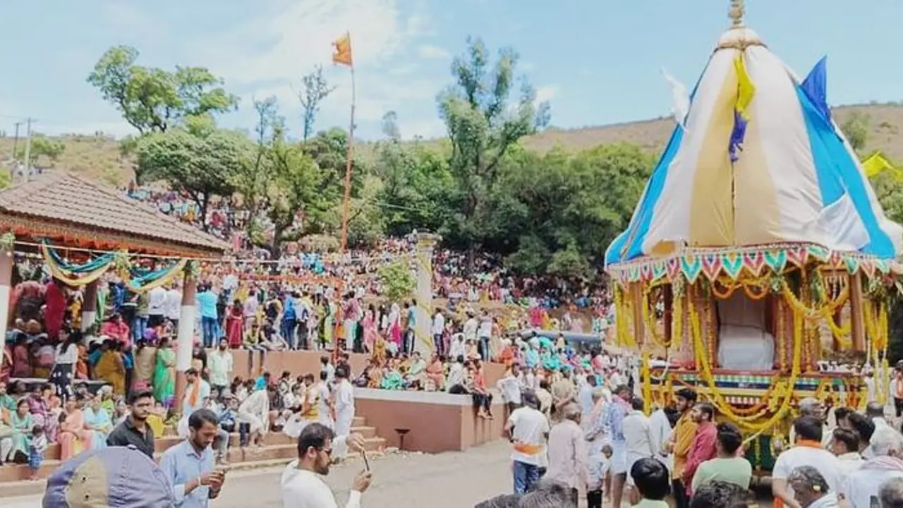 Chikkamagaluru: ಮುಳ್ಳಯ್ಯನಗಿರಿ ಪರ್ವತ ಶ್ರೇಣಿಯಲ್ಲಿ ಅದ್ದೂರಿಯಾಗಿ ನೆರವೇರಿದ ಮಲ್ಲಿಕಾರ್ಜುನ ಸ್ವಾಮಿ ರಥೋತ್ಸವ Chikkamagaluru: ಮುಳ್ಳಯ್ಯನಗಿರಿ ಪರ್ವತ ಶ್ರೇಣಿಯಲ್ಲಿ ಅದ್ದೂರಿಯಾಗಿ ನೆರವೇರಿದ ಮಲ್ಲಿಕಾರ್ಜುನ ಸ್ವಾಮಿ ರಥೋತ್ಸವ