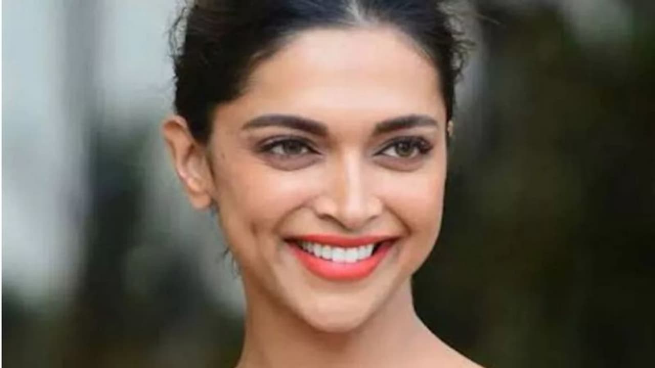 പ്രഭാസിന്റെ നായികയാകാൻ ദീപിക പദുക്കോണിന് ഞെട്ടിക്കുന്ന പ്രതിഫലം പ്രഭാസിന്റെ നായികയാകാൻ ദീപിക പദുക്കോണിന് ഞെട്ടിക്കുന്ന പ്രതിഫലം