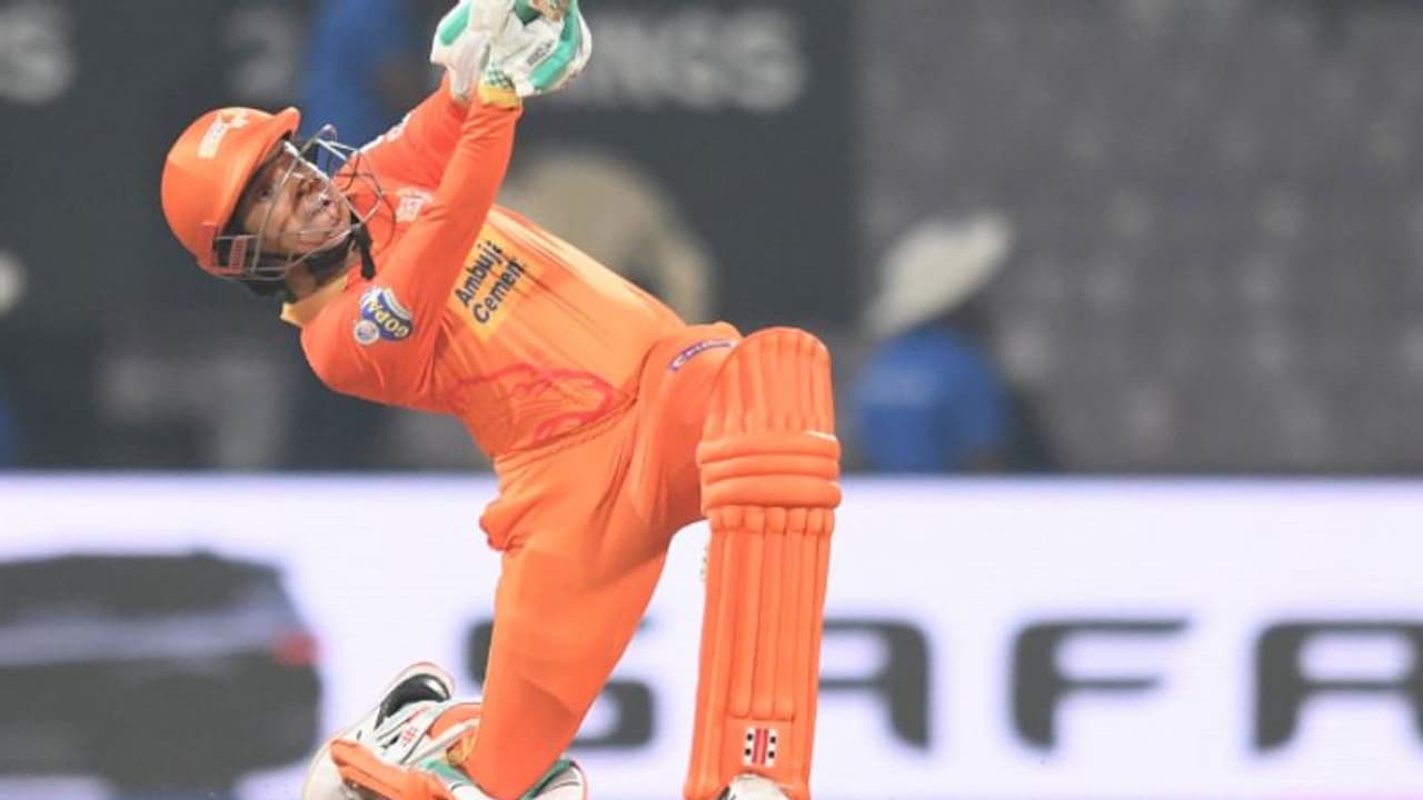 புதிய வரலாற்று சாதனை படைத்த டங்க்லி: சும்மா வெளுத்து வாங்கி 18 பந்துகளில் அரைசதம் அடித்து அசத்தல்! புதிய வரலாற்று சாதனை படைத்த டங்க்லி: சும்மா வெளுத்து வாங்கி 18 பந்துகளில் அரைசதம் அடித்து அசத்தல்!