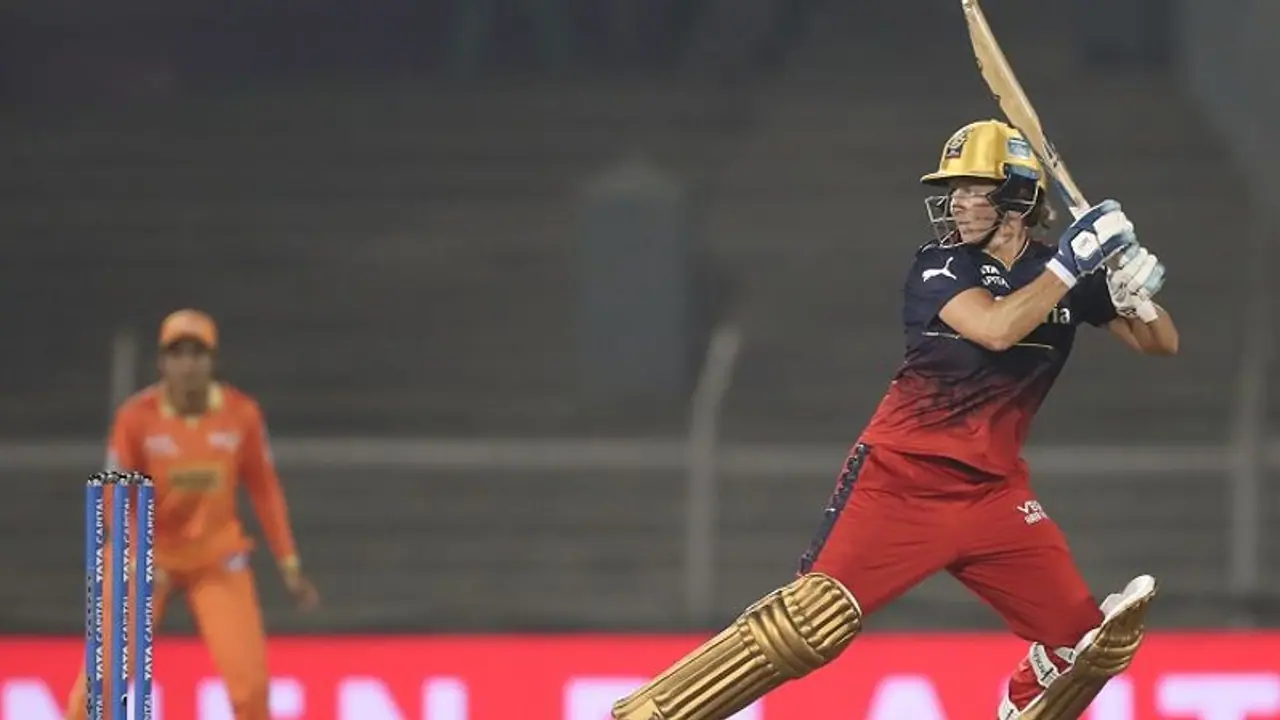 WPL 2023 ಗೆಲುವು ಹುಡುಕುತ್ತಿರುವ ಆರ್ಸಿಬಿಗೆ ಹ್ಯಾಟ್ರಿಕ್ ಸೋಲು, ಕೊನೆಯ ಸ್ಥಾನಕ್ಕೆ ಜಾರಿದ ಬೆಂಗಳೂರು! WPL 2023 ಗೆಲುವು ಹುಡುಕುತ್ತಿರುವ ಆರ್ಸಿಬಿಗೆ ಹ್ಯಾಟ್ರಿಕ್ ಸೋಲು, ಕೊನೆಯ ಸ್ಥಾನಕ್ಕೆ ಜಾರಿದ ಬೆಂಗಳೂರು!