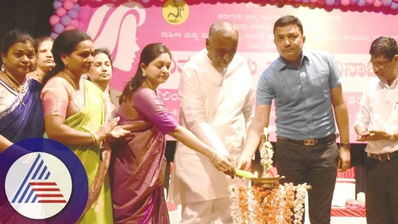 ಮಹಿಳೆಯರ ಪರವಾಗಿ ಗಂಡಂದಿರ ಅಧಿಕಾರ ನಡೆಸುವುದು ಬೇಡ: ಶಾಸಕ ತಿಪ್ಪಾರೆಡ್ಡಿ ಸಲಹೆ ಮಹಿಳೆಯರ ಪರವಾಗಿ ಗಂಡಂದಿರ ಅಧಿಕಾರ ನಡೆಸುವುದು ಬೇಡ: ಶಾಸಕ ತಿಪ್ಪಾರೆಡ್ಡಿ ಸಲಹೆ