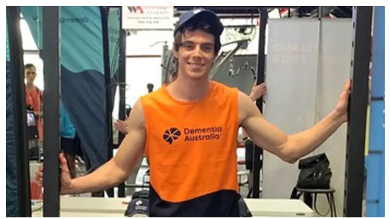 ഡിമെന്ഷ്യ ബാധിതരെ സഹായിക്കണം; 24 മണിക്കൂറിനിടെ 8008 പുൾഅപ്പ് ചെയ്ത് യുവാവ് ഡിമെന്ഷ്യ ബാധിതരെ സഹായിക്കണം; 24 മണിക്കൂറിനിടെ 8008 പുൾഅപ്പ് ചെയ്ത് യുവാവ്