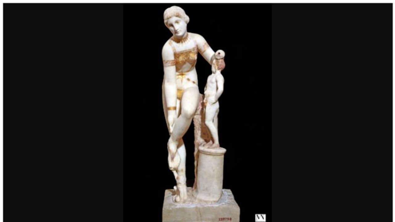 'സ്വർണ്ണ ബിക്കിനി ധരിച്ച വീനസ് ദേവത' ശില്പം പ്രദര്‍ശനത്തിന് 