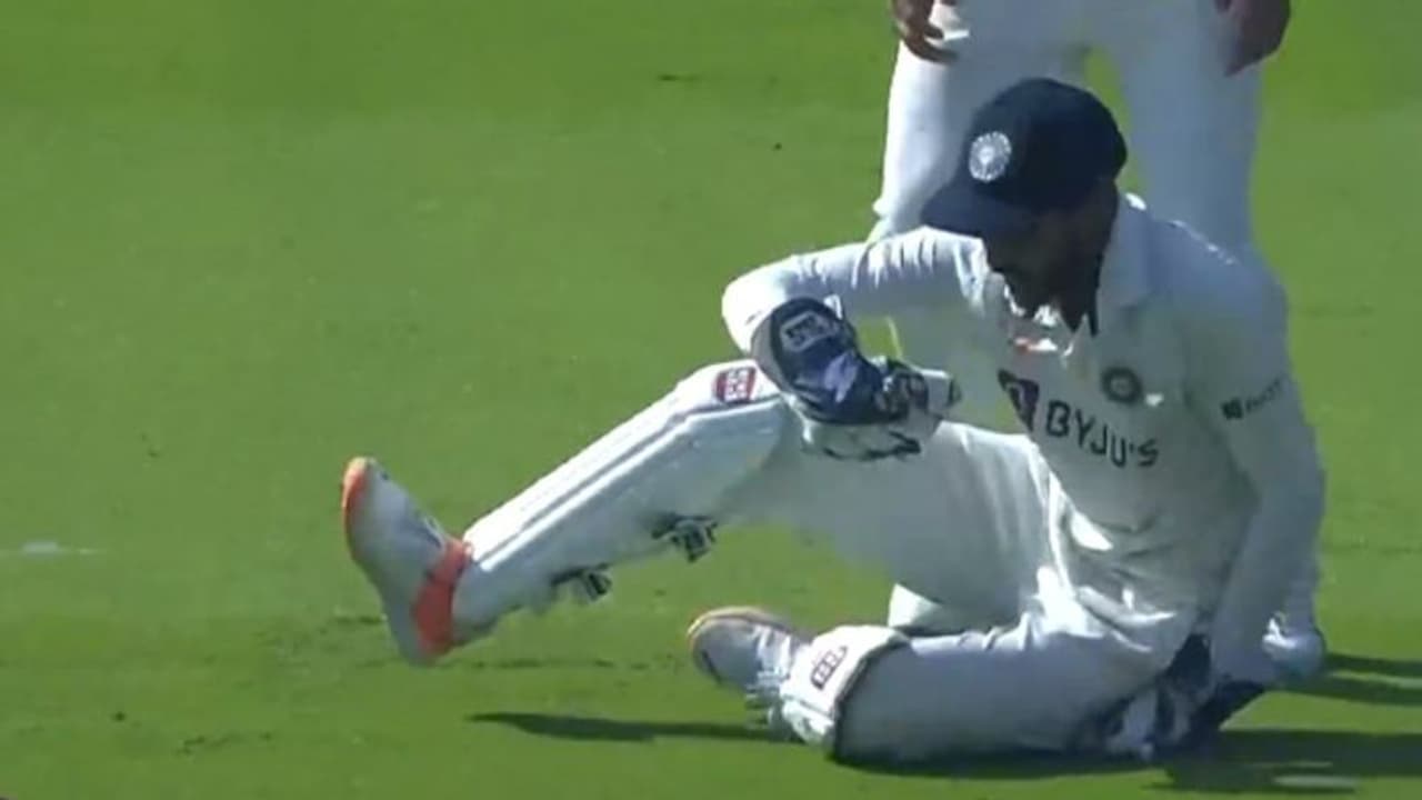 ടെസ്റ്റ് ചാമ്പ്യന്ഷിപ്പ് ഫൈനല്: ബിസിസിഐയുടെ മനസിലെ വിക്കറ്റ് കീപ്പര് ഭരത് അല്ല, താരപ്പോരാട്ടം കടുക്കും ടെസ്റ്റ് ചാമ്പ്യന്ഷിപ്പ് ഫൈനല്: ബിസിസിഐയുടെ മനസിലെ വിക്കറ്റ് കീപ്പര് ഭരത് അല്ല, താരപ്പോരാട്ടം കടുക്കും