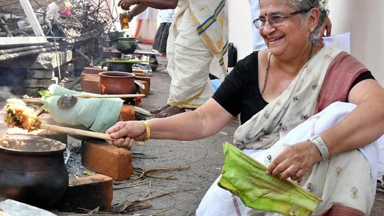 உலக பிரசித்தி பெற்ற ஆற்றுக்கால் பொங்கல் விழாவில் பங்கேற்ற பிரபலம்; யார் அவர்?