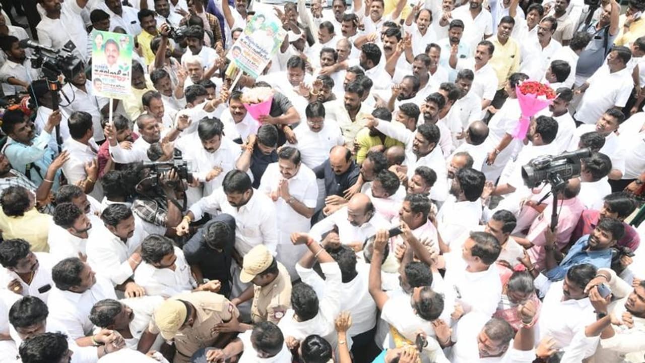 பொதுச்செயலாளர் தேர்தல் எப்போது..? அதிமுக மாவட்டச் செயலாளர் கூட்டத்தில் முக்கிய முடிவு 