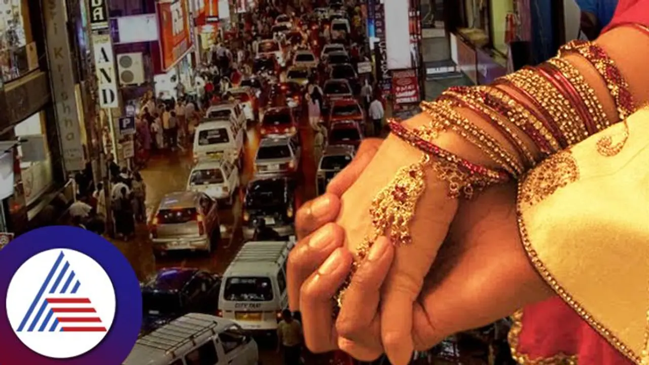 ಗೆಳತಿಯ ಬ್ಲ್ಯಾಕ್ಮೇಲ್, ಬೆಂಗಳೂರು ಟ್ರಾಫಿಕ್ನಲ್ಲೇ ವಧುವನ್ನು ಬಿಟ್ಟು ಓಡಿಹೋದ ವರ! ಗೆಳತಿಯ ಬ್ಲ್ಯಾಕ್ಮೇಲ್, ಬೆಂಗಳೂರು ಟ್ರಾಫಿಕ್ನಲ್ಲೇ ವಧುವನ್ನು ಬಿಟ್ಟು ಓಡಿಹೋದ ವರ!