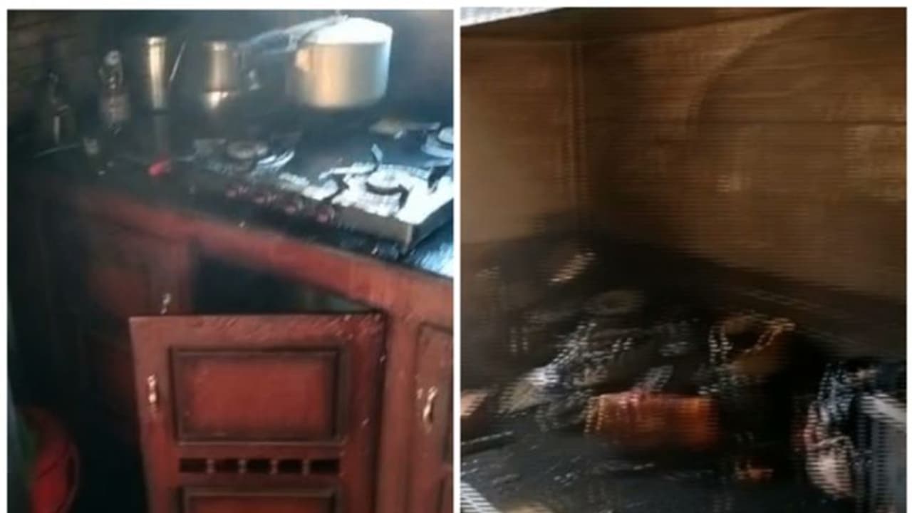 ഗ്യാസ് ലീക്കായി, വീടിന് പുറത്തെ വിറകടുപ്പിൽ നിന്ന് തീ പടർന്ന് അടുക്കള പൂർണ്ണമായി കത്തി നശിച്ചു ഗ്യാസ് ലീക്കായി, വീടിന് പുറത്തെ വിറകടുപ്പിൽ നിന്ന് തീ പടർന്ന് അടുക്കള പൂർണ്ണമായി കത്തി നശിച്ചു