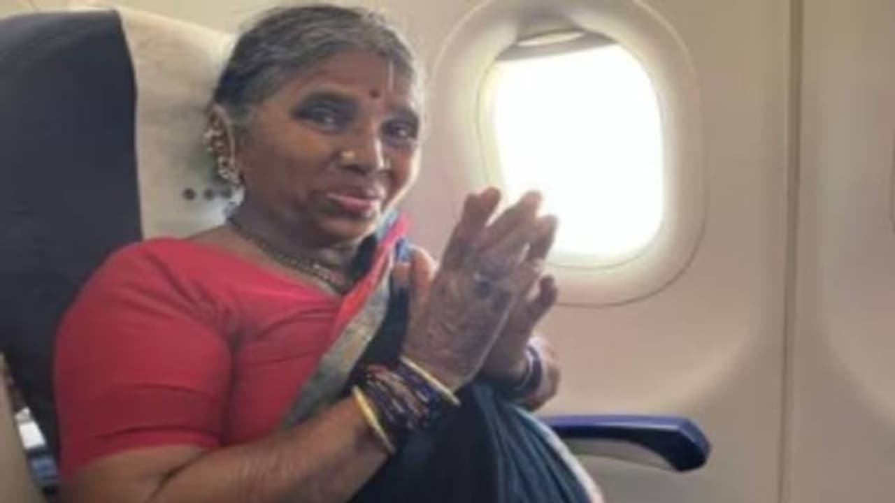 നേരത്തെ കൂലിപ്പണിക്കാരി, 62 കാരി യൂട്യൂബർ ​ഗം​ഗവ്വയുടെ ആദ്യ വിമാനയാത്രാ വീഡിയോ വൈറൽ