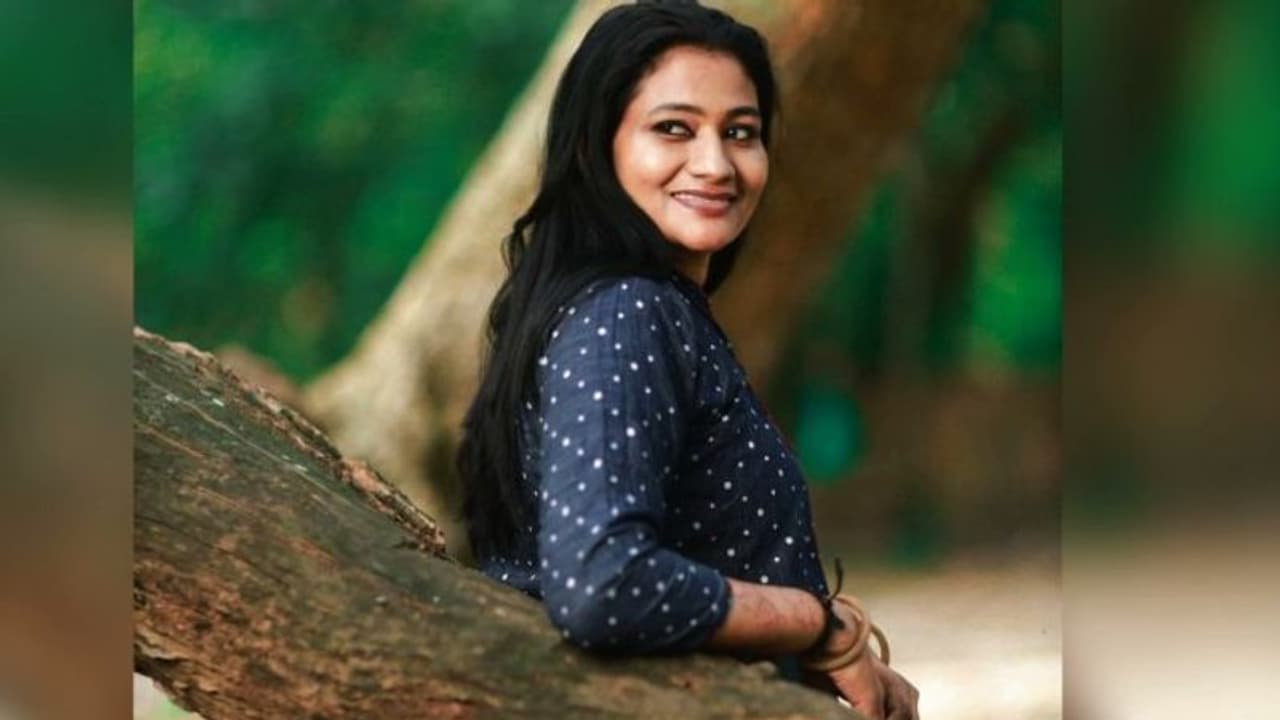 അടിമുടി ദുരൂഹത, ചോദ്യം ചെയ്യലുകളോട് സഹകരിക്കാതെ കൃഷി ഓഫീസർ ജിഷ, അറസ്റ്റിന് പിന്നാലെ സസ്പെൻഷനും അടിമുടി ദുരൂഹത, ചോദ്യം ചെയ്യലുകളോട് സഹകരിക്കാതെ കൃഷി ഓഫീസർ ജിഷ, അറസ്റ്റിന് പിന്നാലെ സസ്പെൻഷനും