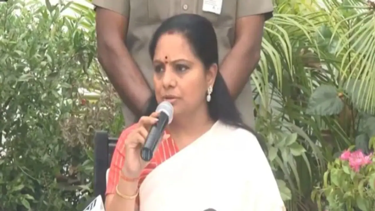 అరెస్ట్ భయంతోనే కవితపేరు: అరుణ్ రామచంద్ర పిళ్లై బెయిల్ పై కోర్టులో లాయర్ అరెస్ట్ భయంతోనే కవితపేరు: అరుణ్ రామచంద్ర పిళ్లై బెయిల్ పై కోర్టులో లాయర్