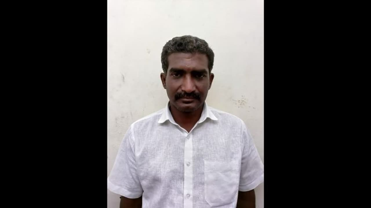 காரமடையில் ஓசி சிகரெட்டுக்காக கடையை சூறையாடிய அதிமுக பிரமுகர் கைது காரமடையில் ஓசி சிகரெட்டுக்காக கடையை சூறையாடிய அதிமுக பிரமுகர் கைது