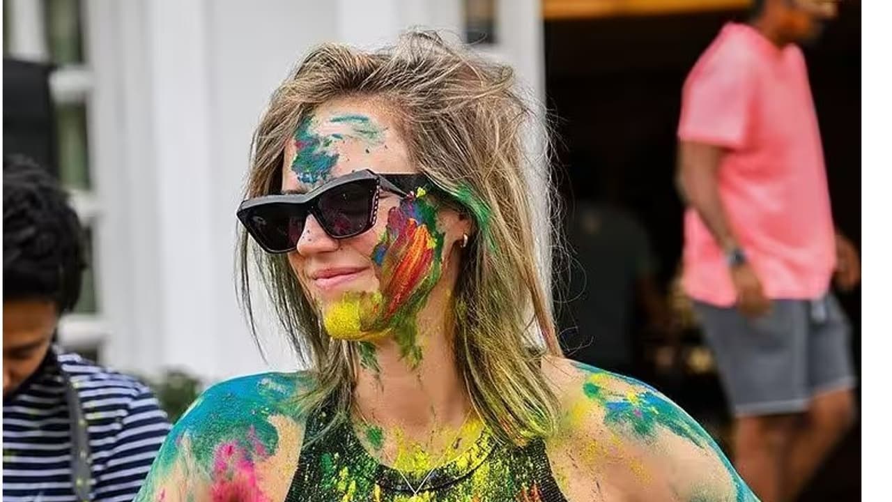 women holi women holi