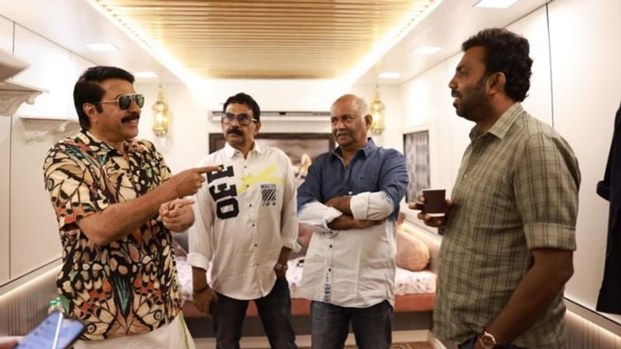 'സിനിമയിൽ ഇന്നലെ കാൽവച്ച എന്നെ പോലുള്ളവർക്ക് സപ്പോർട്ട് നൽകുന്ന മമ്മൂട്ടിയെന്ന അഭിമാനം': അസീസ് 'സിനിമയിൽ ഇന്നലെ കാൽവച്ച എന്നെ പോലുള്ളവർക്ക് സപ്പോർട്ട് നൽകുന്ന മമ്മൂട്ടിയെന്ന അഭിമാനം': അസീസ്