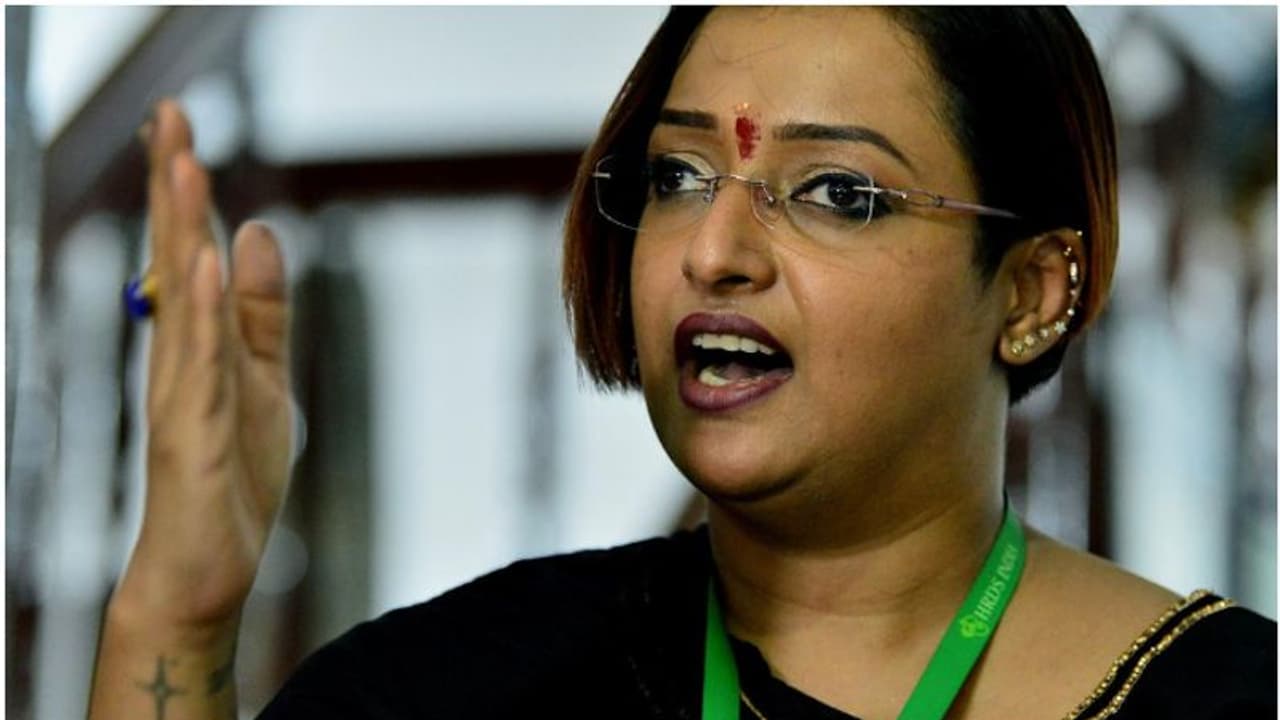 'ബാഗിൽ നോട്ടോ മയക്കുമരുന്നോ വച്ച് അകത്താക്കും'; യൂസഫലിയുടെ പേര് പറഞ്ഞും വിജയ് പിള്ള ഭീഷണിപ്പെടുത്തി: സ്വപ്ന 'ബാഗിൽ നോട്ടോ മയക്കുമരുന്നോ വച്ച് അകത്താക്കും'; യൂസഫലിയുടെ പേര് പറഞ്ഞും വിജയ് പിള്ള ഭീഷണിപ്പെടുത്തി: സ്വപ്ന