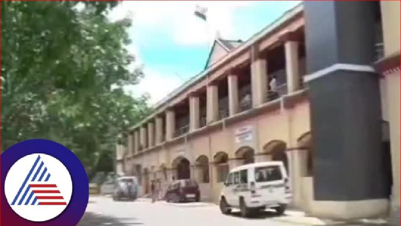 Karnataka assembly election: ಚಿತ್ರದುರ್ಗ ಜಿಲ್ಲೆಯಾದ್ಯಂತ ಮತಗಟ್ಟೆಸ್ಥಳ, ಹೆಸರು ಬದಲಾವಣೆ Karnataka assembly election: ಚಿತ್ರದುರ್ಗ ಜಿಲ್ಲೆಯಾದ್ಯಂತ ಮತಗಟ್ಟೆಸ್ಥಳ, ಹೆಸರು ಬದಲಾವಣೆ