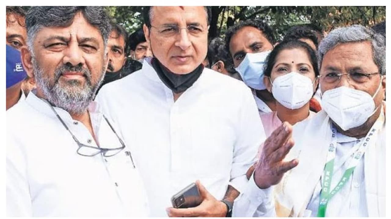 കർണാടക തെരഞ്ഞെടുപ്പ്; തിരക്കിട്ട നീക്കവുമായി കോൺഗ്രസ്, സ്ഥാനാർത്ഥി നിർണയം പൂർത്തിയായി കർണാടക തെരഞ്ഞെടുപ്പ്; തിരക്കിട്ട നീക്കവുമായി കോൺഗ്രസ്, സ്ഥാനാർത്ഥി നിർണയം പൂർത്തിയായി