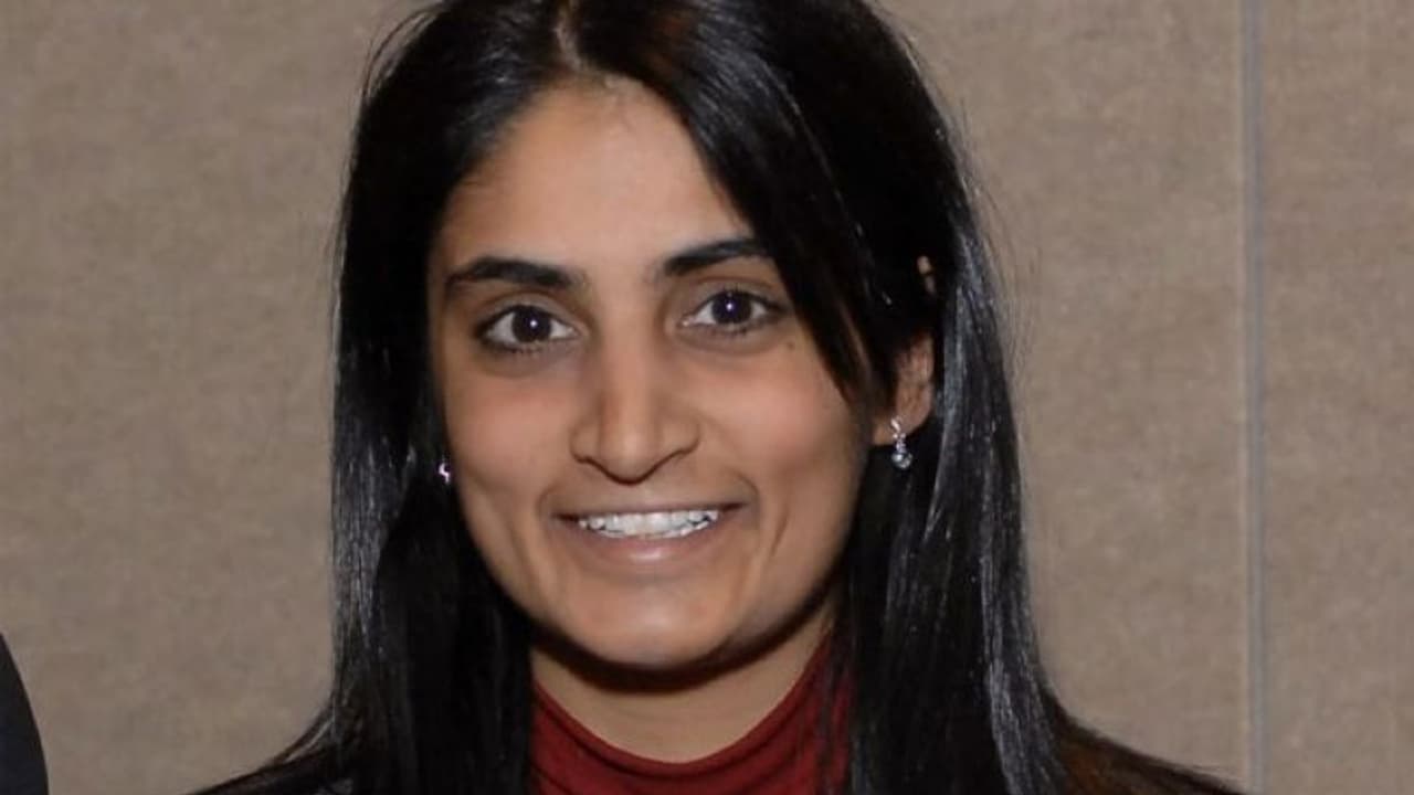 అమెరికాలో భారతి సంతతి మహిళ ప్రొఫెసర్ పై జాతి వివక్ష.. అమెరికాలో భారతి సంతతి మహిళ ప్రొఫెసర్ పై జాతి వివక్ష..