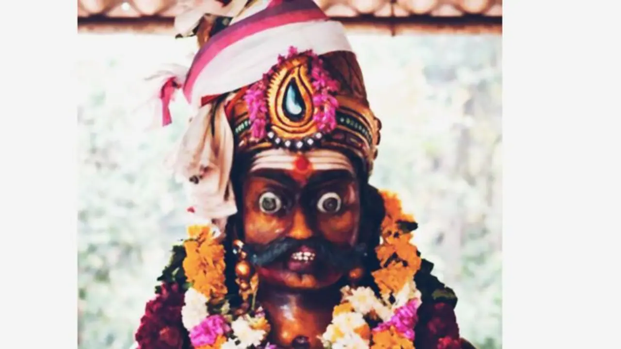 உங்க குலதெய்வ கோயிலிலிருந்து இந்த 1 பொருளை கொண்டு வந்தால் போதும்.. கஷ்டங்கள் இருந்த இடம் தெரியாம காணம போகும்