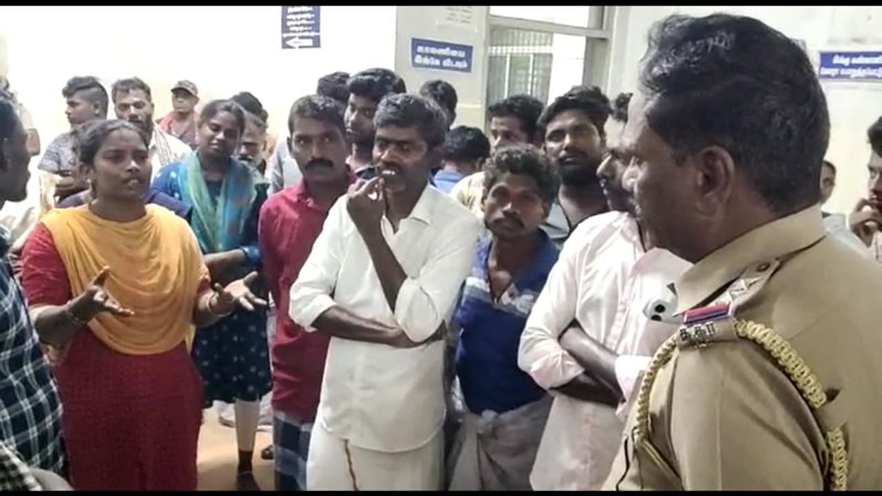 நாகையில் அரசு மருத்துவர்களின் அலட்சியத்தால் பச்சிளம் குழந்தை உயிரிழப்பு? உறவினர்கள் வாக்குவாதம்