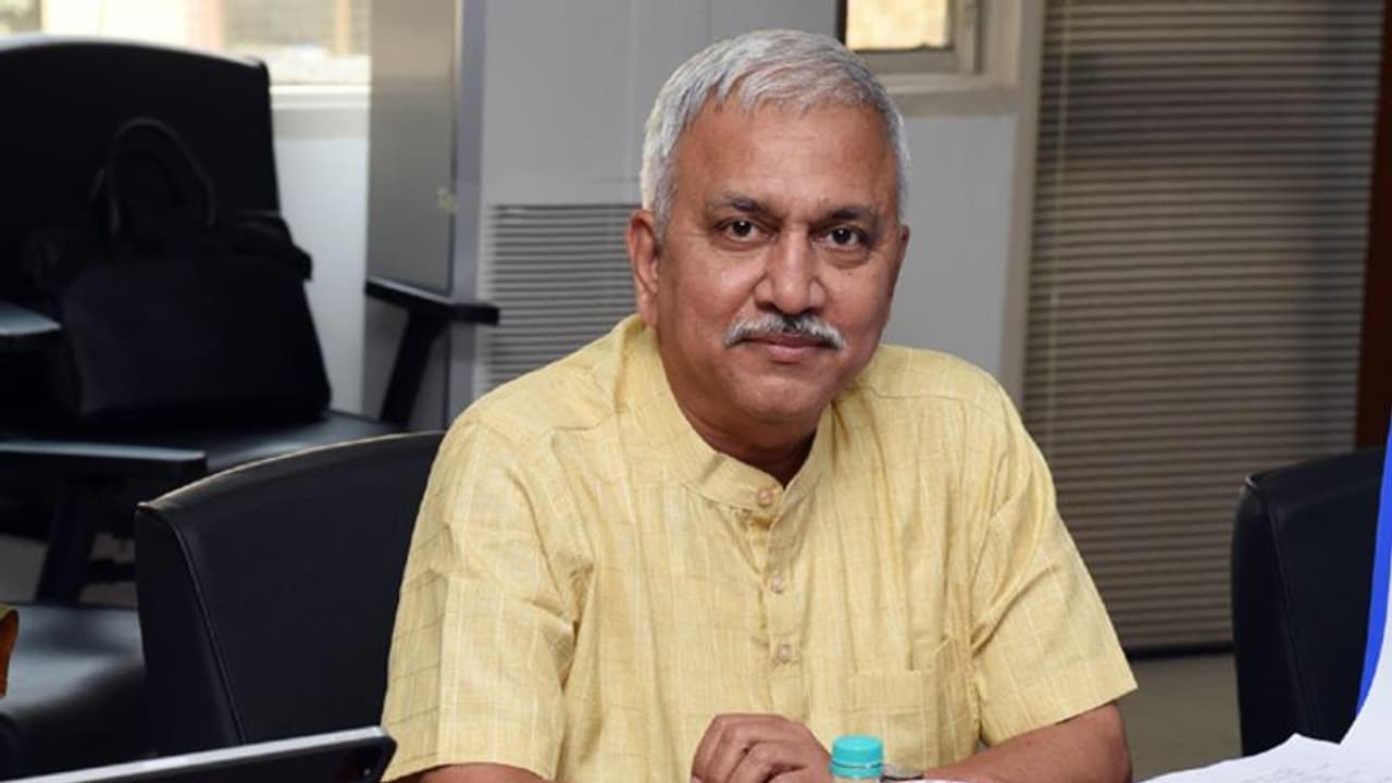 ஊடகம் இல்லையென்றால் என்ன.. திமுகவின் கோர முகத்தை வெளிக்கொண்டுவர இதுபோதும்.. நாராயணன் திருப்பதி..! ஊடகம் இல்லையென்றால் என்ன.. திமுகவின் கோர முகத்தை வெளிக்கொண்டுவர இதுபோதும்.. நாராயணன் திருப்பதி..!