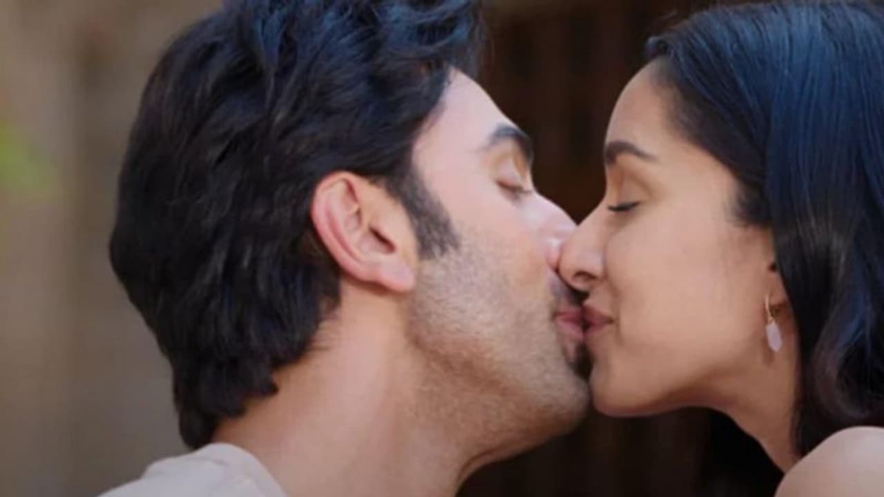 കുതിപ്പ് തുടര്ന്ന് രണ്ബിര് കപൂറിന്റെ 'തു ഝൂടി മേയ്ൻ മക്കാര്', പുതിയ കളക്ഷൻ റിപ്പോര്ട്ട് കുതിപ്പ് തുടര്ന്ന് രണ്ബിര് കപൂറിന്റെ 'തു ഝൂടി മേയ്ൻ മക്കാര്', പുതിയ കളക്ഷൻ റിപ്പോര്ട്ട്