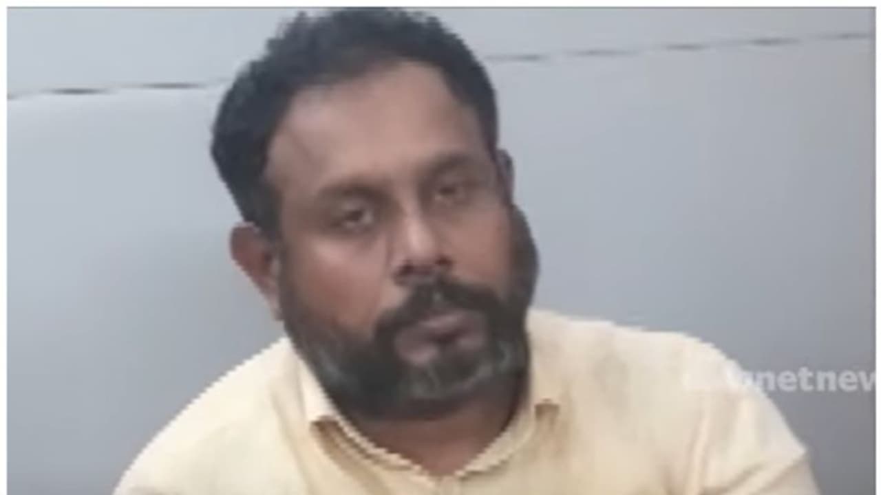 ഫിറ്റ്നെസ് സർട്ടിഫിക്കറ്റിന് 25000 രൂപ കൈക്കൂലി; തിരുവല്ല നഗരസഭ സെക്രട്ടറിയെ സസ്പെൻഡ് ചെയ്തു ഫിറ്റ്നെസ് സർട്ടിഫിക്കറ്റിന് 25000 രൂപ കൈക്കൂലി; തിരുവല്ല നഗരസഭ സെക്രട്ടറിയെ സസ്പെൻഡ് ചെയ്തു