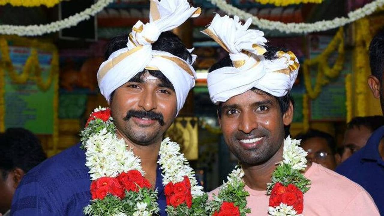 கழுத்தில் விபூதி... கையில் சிகரெட்! பரபரப்பாக இருக்கும் சூரி.. வெளியானது 'கொட்டுகாளி' டீசர்! கழுத்தில் விபூதி... கையில் சிகரெட்! பரபரப்பாக இருக்கும் சூரி.. வெளியானது 'கொட்டுகாளி' டீசர்!