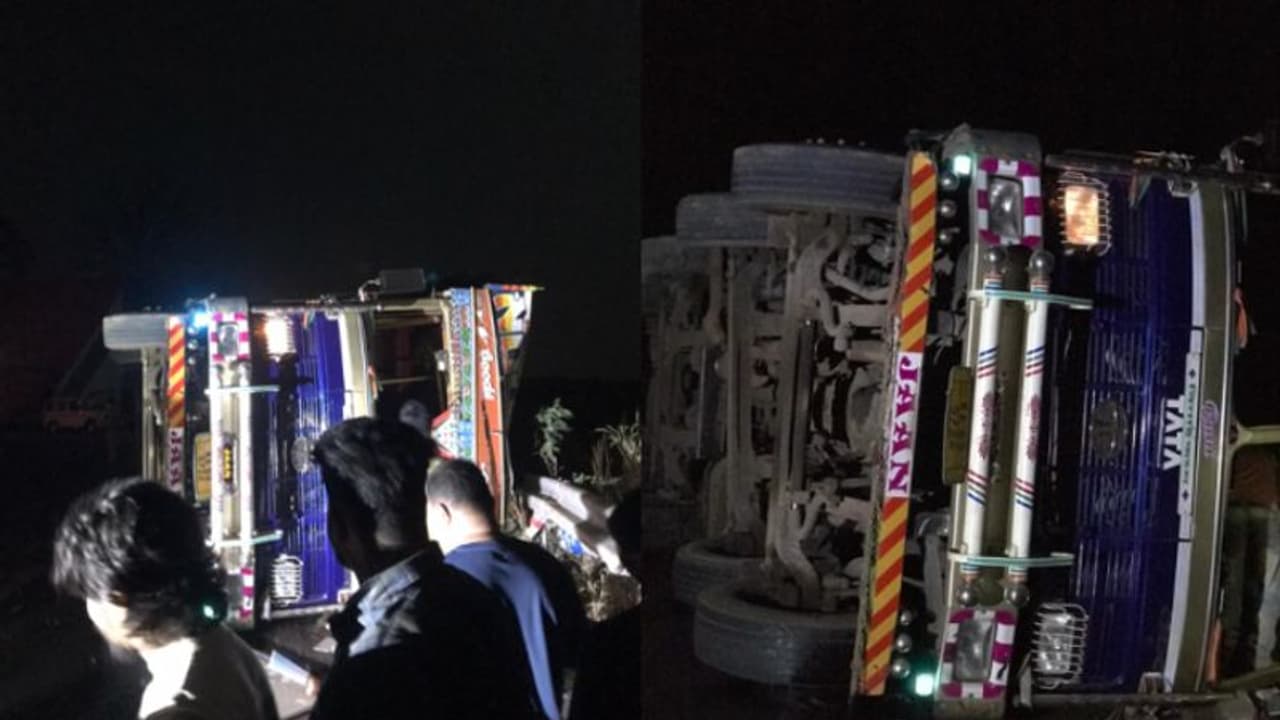 ലൈറ്റില്ല, സിസിടിവിയും കണ്ണടച്ചു; വട്ടപ്പാറയില് അപകടം പതിവാവുന്നു, ഹൈമാസ്റ്റ് ലൈറ്റ് അടക്കം പ്രവര്ത്തനരഹിതം ലൈറ്റില്ല, സിസിടിവിയും കണ്ണടച്ചു; വട്ടപ്പാറയില് അപകടം പതിവാവുന്നു, ഹൈമാസ്റ്റ് ലൈറ്റ് അടക്കം പ്രവര്ത്തനരഹിതം