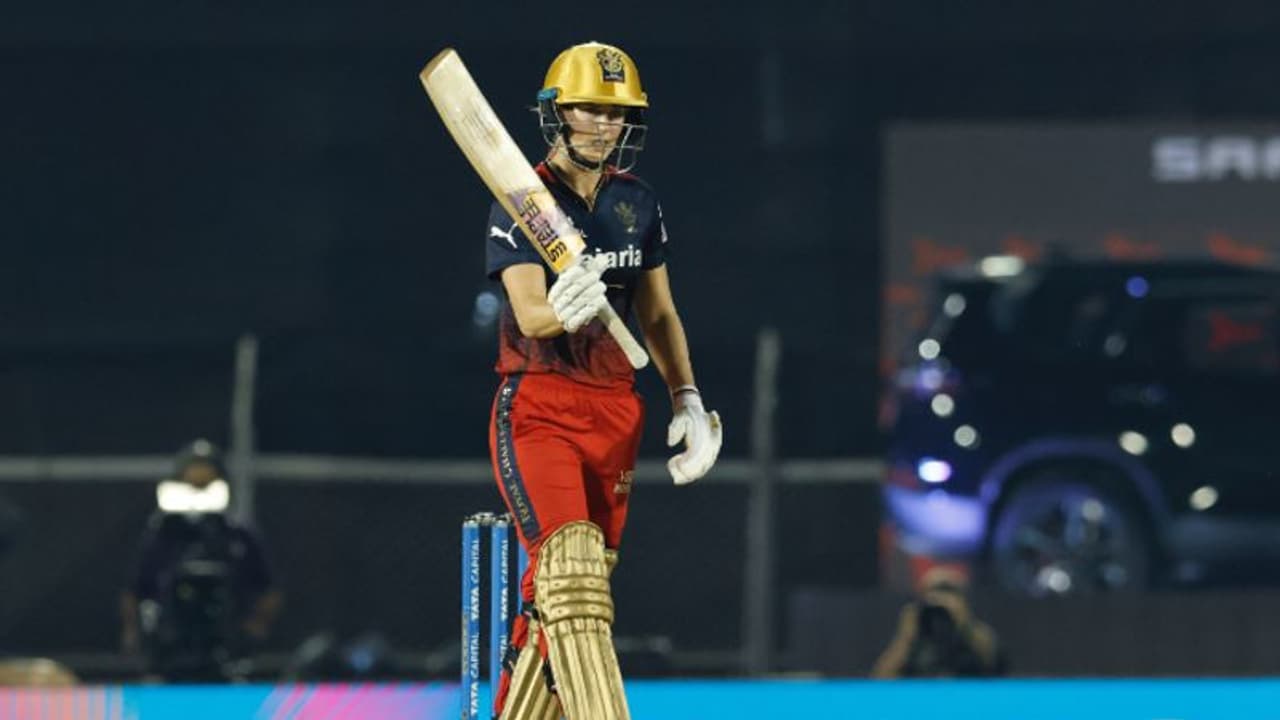 WPL 2023: எலைஸ் பெர்ரி அரைசதம்.. டிவைன் பொறுப்பான பேட்டிங்..! யுபி வாரியர்ஸுக்கு ரெண்டுங்கெட்டான் இலக்கு