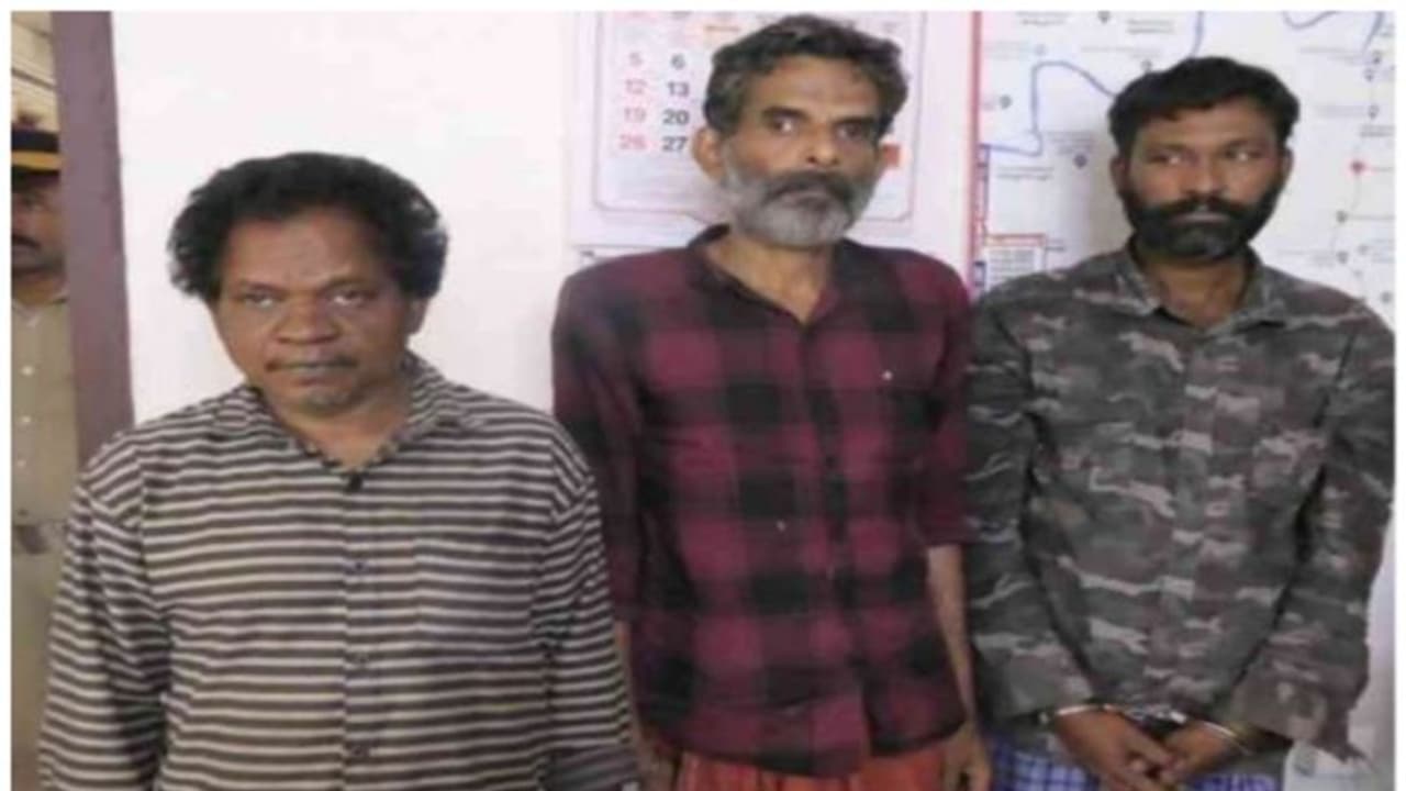 ഉത്സവ പറമ്പിൽ കളിപ്പാട്ടം വിൽക്കാനെത്തും, വീട് കണ്ടുവെച്ച് കൂട്ടാളികളുമായെത്തി മോഷണം; മൂന്നുപേർ അറസ്റ്റിൽ ഉത്സവ പറമ്പിൽ കളിപ്പാട്ടം വിൽക്കാനെത്തും, വീട് കണ്ടുവെച്ച് കൂട്ടാളികളുമായെത്തി മോഷണം; മൂന്നുപേർ അറസ്റ്റിൽ