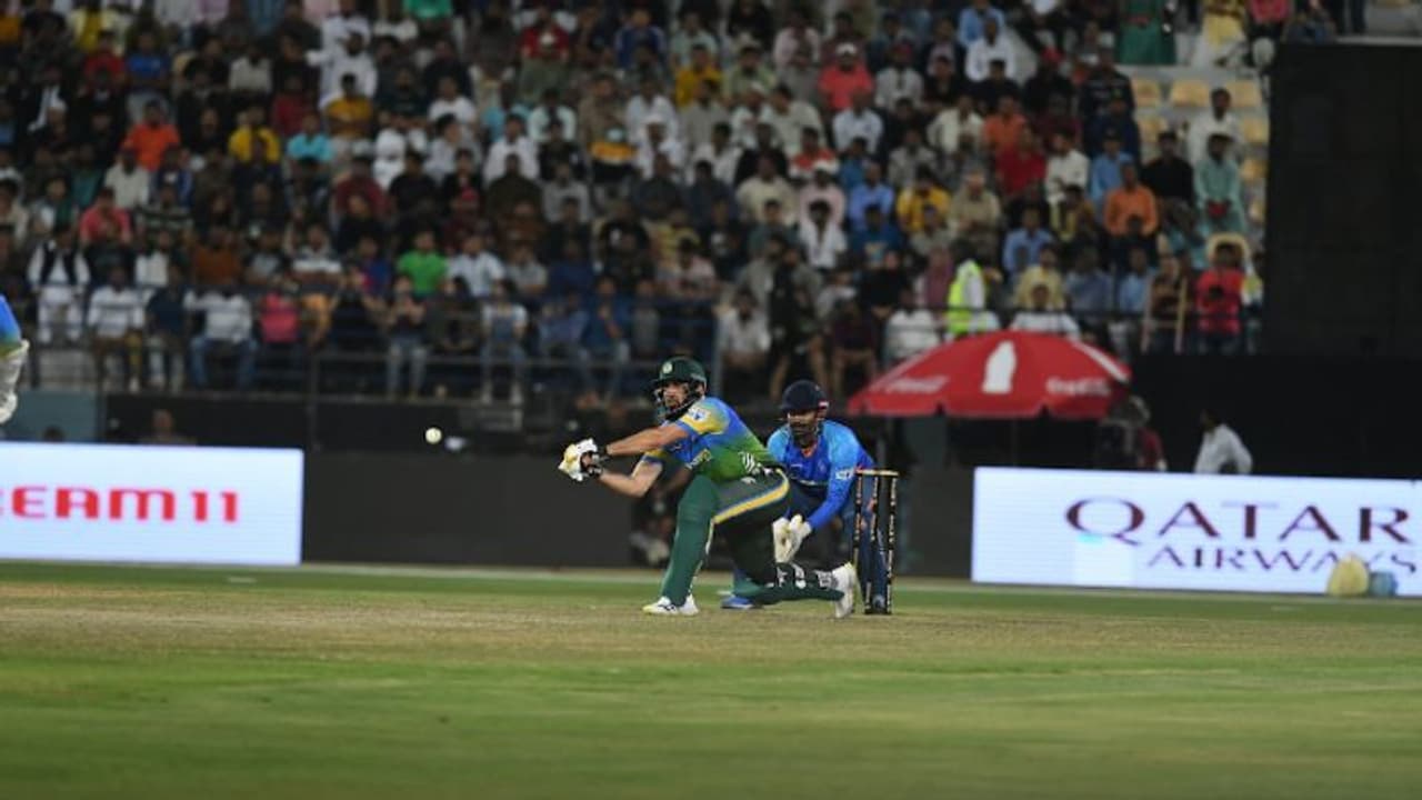 മിസ്ബയുടെ അടിപ്പൂരം; ഇന്ത്യാ മഹാരാജാസിനെതിരെ ഏഷ്യ ലയണ്സിന് മികച്ച സ്കോർ മിസ്ബയുടെ അടിപ്പൂരം; ഇന്ത്യാ മഹാരാജാസിനെതിരെ ഏഷ്യ ലയണ്സിന് മികച്ച സ്കോർ