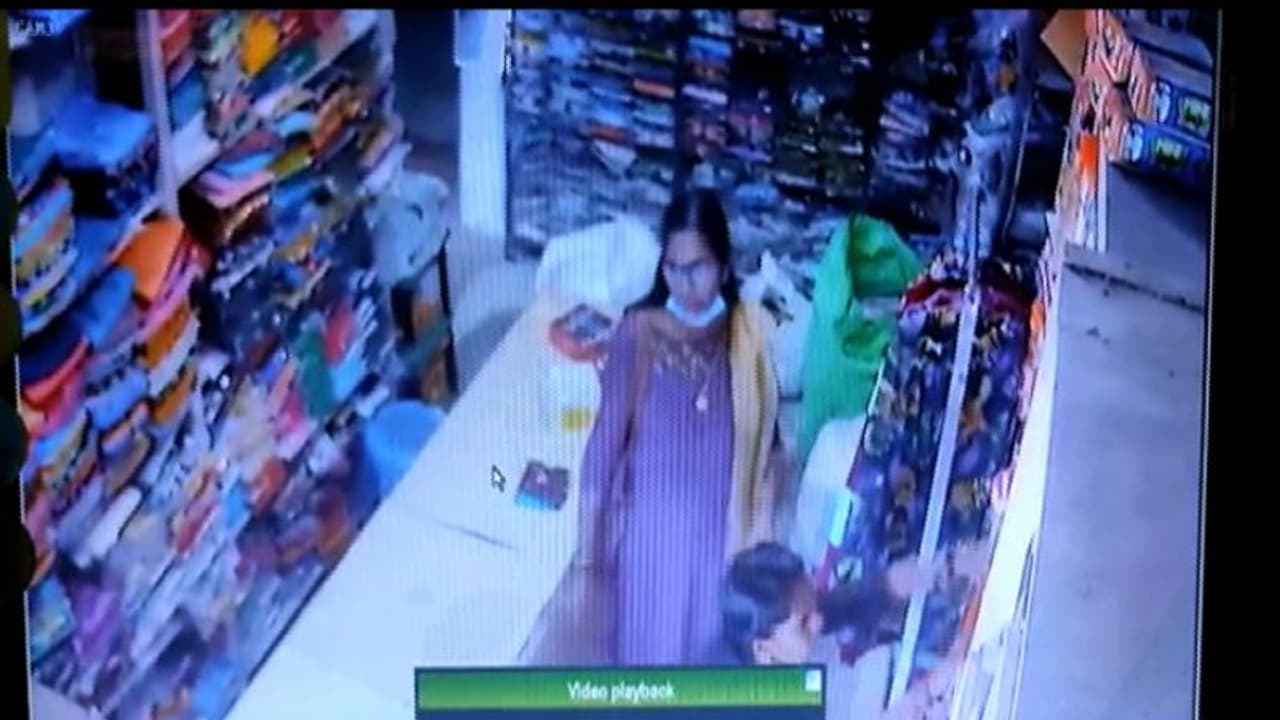 ആദായ നികുതി ഉദ്യോഗസ്ഥ ചമഞ്ഞ് കടയിലെത്തി സാധനങ്ങള് വാങ്ങി, പണം ഓണ്ലൈനില് അയച്ചെന്ന് കാണിച്ച് യുവതി മുങ്ങി ആദായ നികുതി ഉദ്യോഗസ്ഥ ചമഞ്ഞ് കടയിലെത്തി സാധനങ്ങള് വാങ്ങി, പണം ഓണ്ലൈനില് അയച്ചെന്ന് കാണിച്ച് യുവതി മുങ്ങി