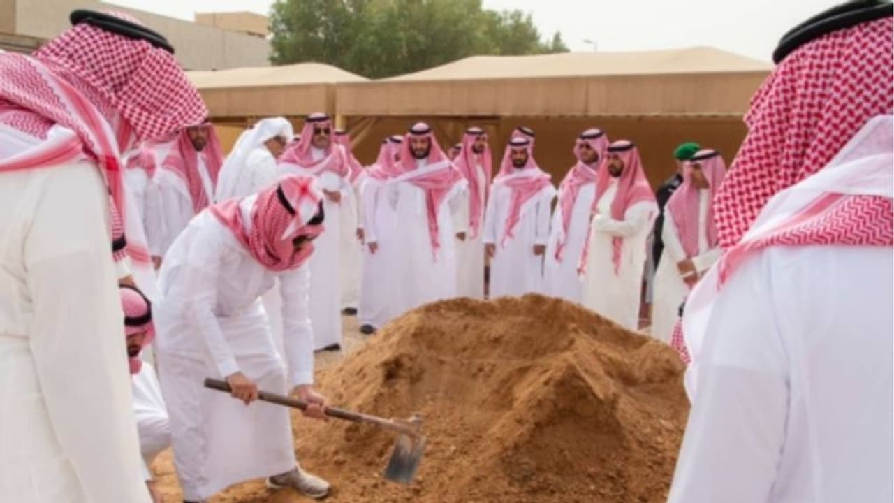 ജൗഹറ രാജകുമാരിയുടെ മരണാനന്തര ചടങ്ങുകളില് പങ്കെടുത്ത് സൗദി കിരീടാവകാശി ജൗഹറ രാജകുമാരിയുടെ മരണാനന്തര ചടങ്ങുകളില് പങ്കെടുത്ത് സൗദി കിരീടാവകാശി