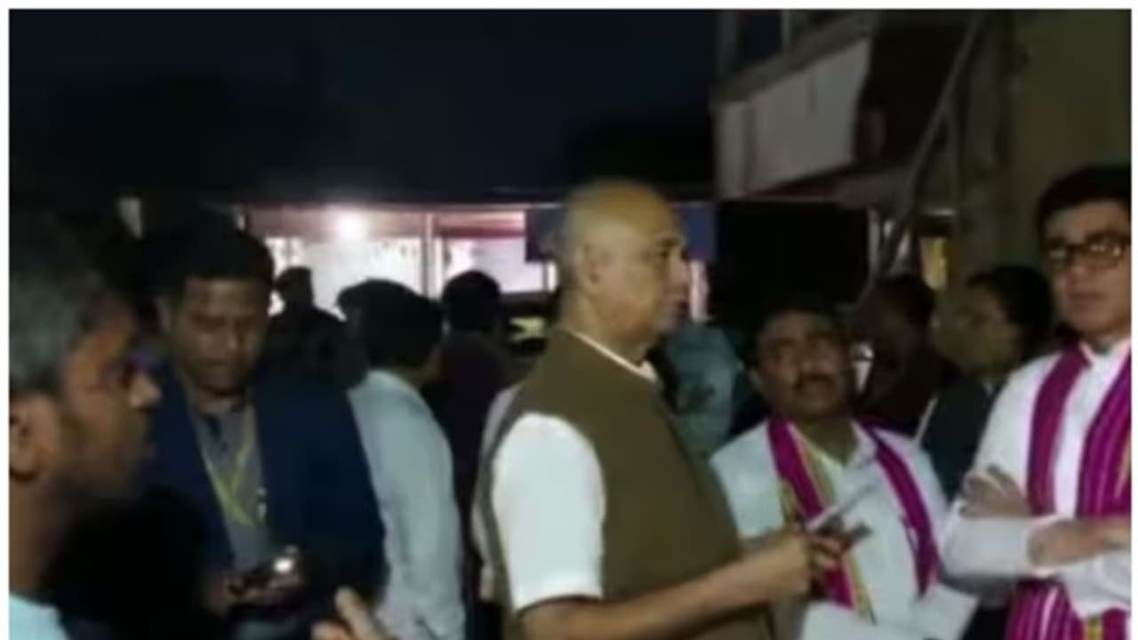 ത്രിപുര ആക്രമണം; മതിയായ സുരക്ഷ നൽകിയില്ലെന്ന് എംപിമാർ, സന്ദർശനം മുൻകൂട്ടി അറിയിച്ചില്ലെന്ന് പൊലീസ് ത്രിപുര ആക്രമണം; മതിയായ സുരക്ഷ നൽകിയില്ലെന്ന് എംപിമാർ, സന്ദർശനം മുൻകൂട്ടി അറിയിച്ചില്ലെന്ന് പൊലീസ്