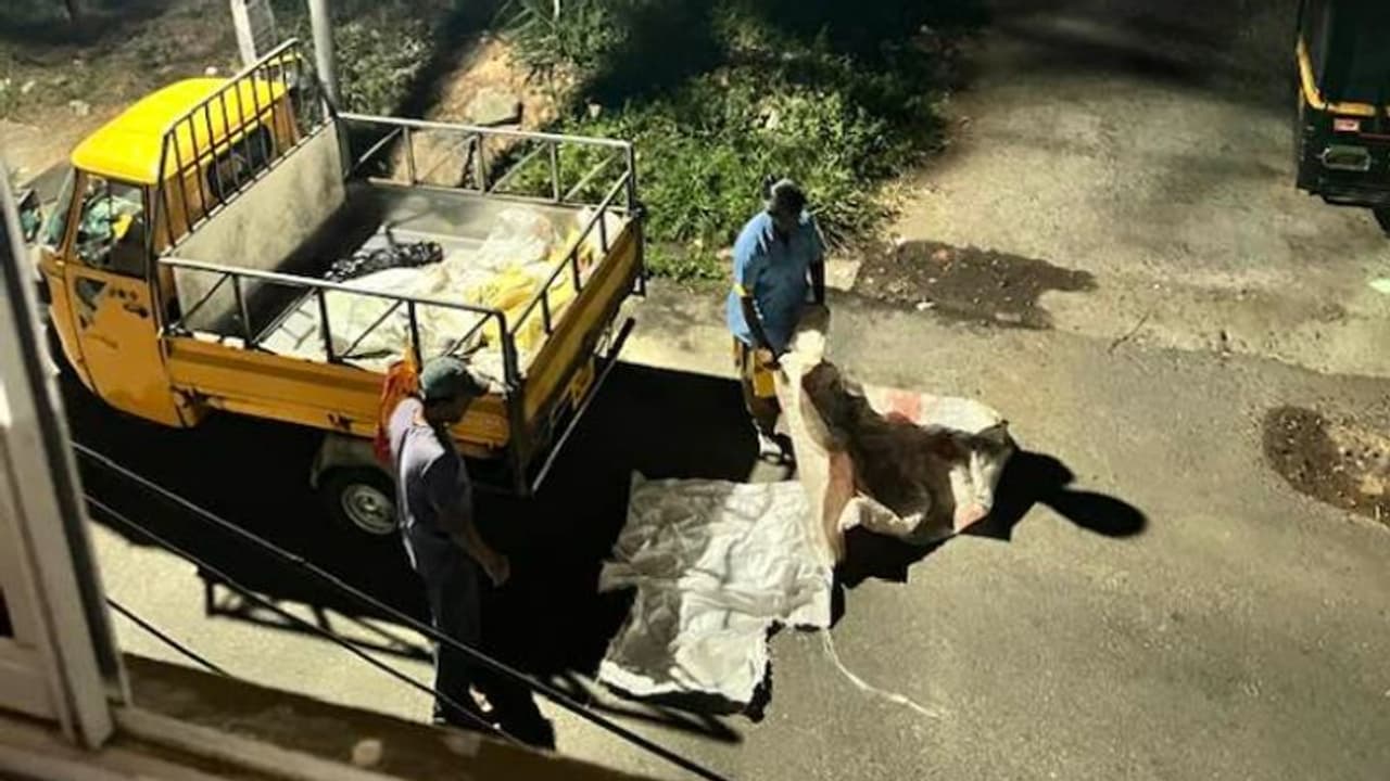 'പുക മാത്രമാണ് പ്രശ്നം എന്നാണോ കരുതിയത്? ഈ കാഴ്ച കാണേണ്ടിവന്നതില് എനിക്ക് സ്വയം പുച്ഛം തോന്നുന്നു'; കുറിപ്പ് 'പുക മാത്രമാണ് പ്രശ്നം എന്നാണോ കരുതിയത്? ഈ കാഴ്ച കാണേണ്ടിവന്നതില് എനിക്ക് സ്വയം പുച്ഛം തോന്നുന്നു'; കുറിപ്പ്