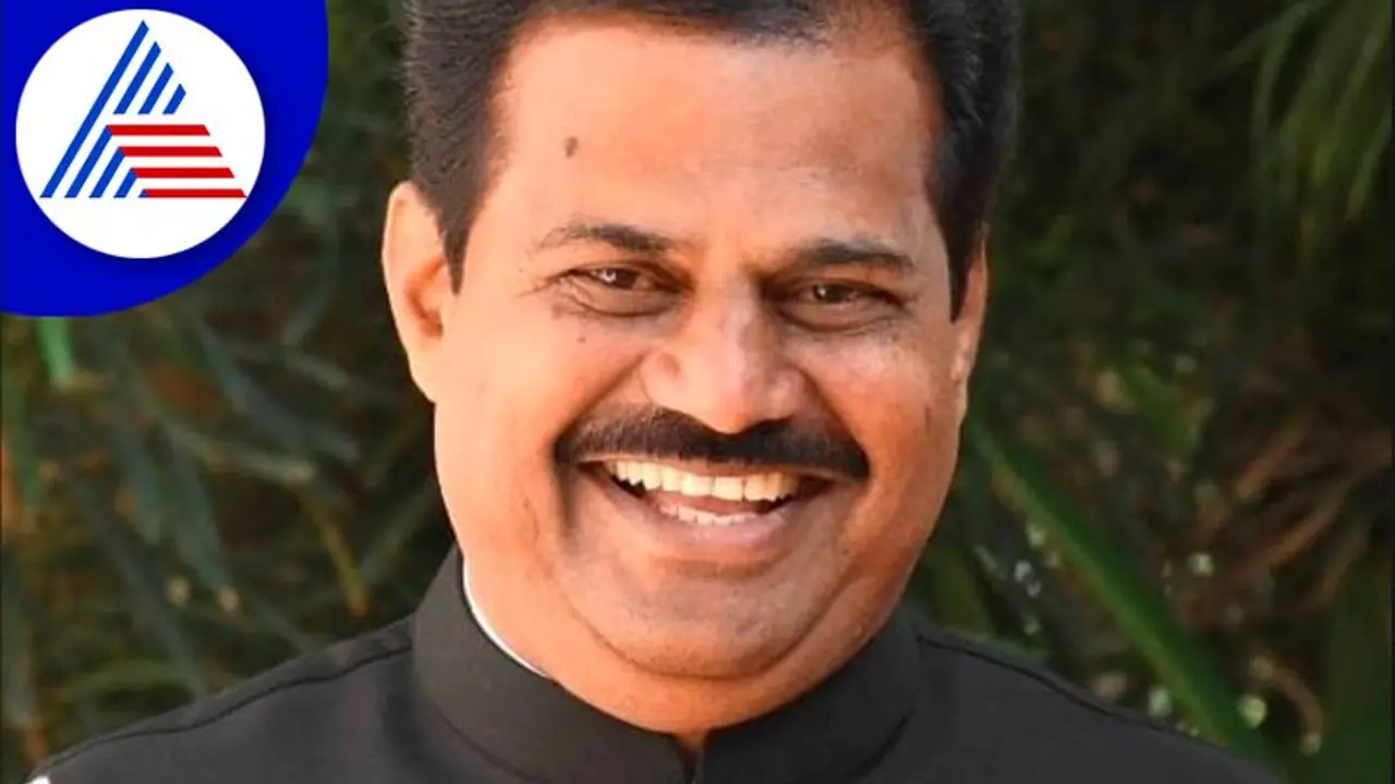 ಪದೇಪದೆ ರಾಜ್ಯಕ್ಕೆ ಭೇಟಿ ನೀಡುವ ಮೋದಿದು ಚುನಾವಣೆ ಗಿಮಿಕ್: ಒಂದುಸಲವೂ ಜನರ ಸಮಸ್ಯೆ ಕೇಳಲಿಲ್ಲ ಪದೇಪದೆ ರಾಜ್ಯಕ್ಕೆ ಭೇಟಿ ನೀಡುವ ಮೋದಿದು ಚುನಾವಣೆ ಗಿಮಿಕ್: ಒಂದುಸಲವೂ ಜನರ ಸಮಸ್ಯೆ ಕೇಳಲಿಲ್ಲ