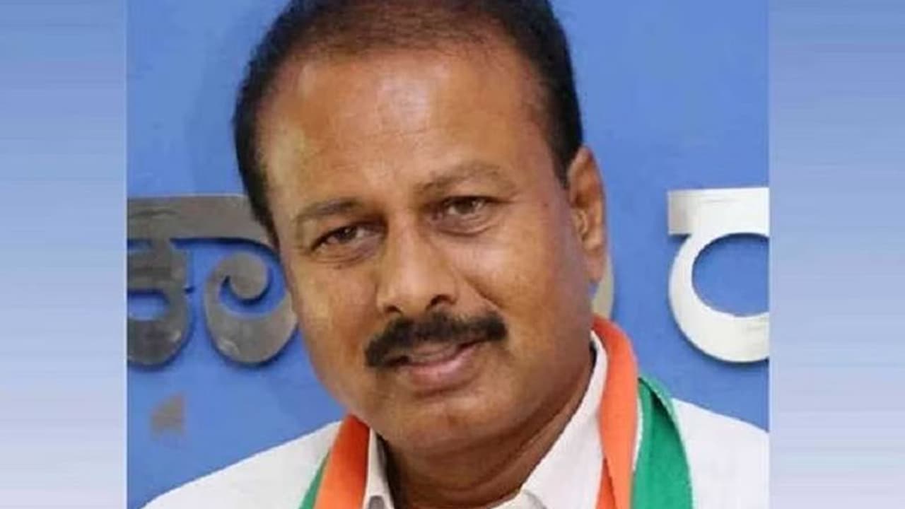 ಅಪರೂಪದ ರಾಜಕಾರಣಿ ಧ್ರುವನಾರಾಯಣ್ :ಪ್ರೊ. ಮಹೇಶ್ ಚಂದ್ರಗುರು ಅಪರೂಪದ ರಾಜಕಾರಣಿ ಧ್ರುವನಾರಾಯಣ್ :ಪ್ರೊ. ಮಹೇಶ್ ಚಂದ್ರಗುರು